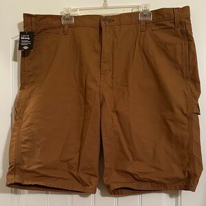 Size 42 Dickies Men's Tan Cargo Shorts. NWT
